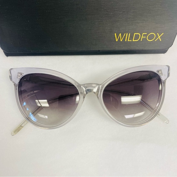 Wildfox Cat Eye Le Femme Sunglasses Clear Transparent with box and case EUC - Picture 5 of 6